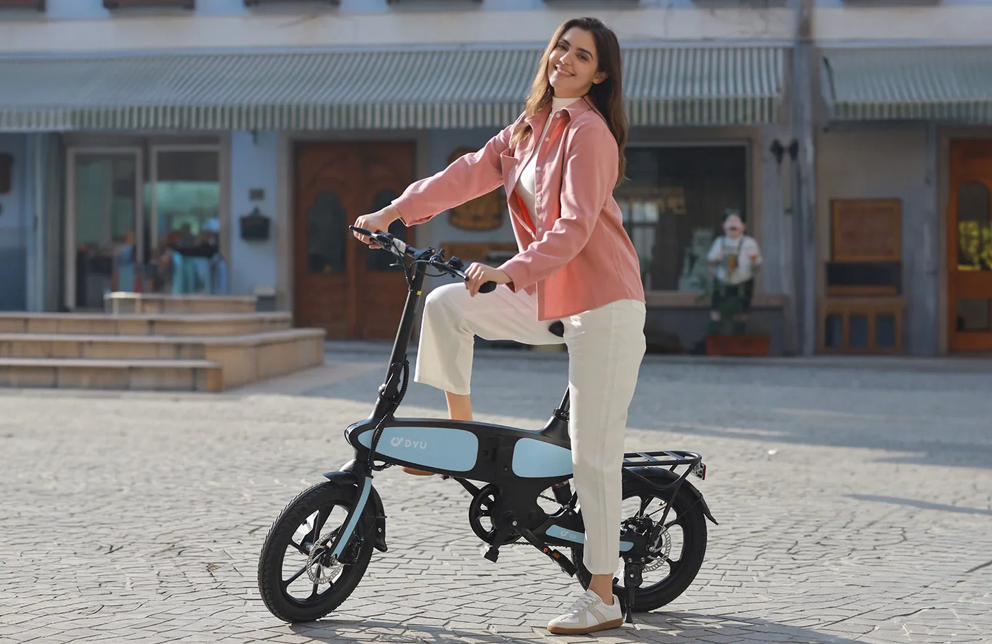 Mini vélo léger et pliant électrique a vitesse